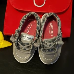 CHEETAH PRINT TODDLER SPERRYS SIZE 6, FIT LIKE  5
